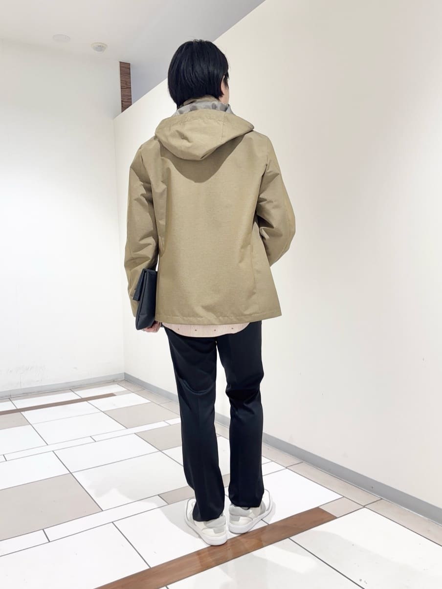 及川さんの「TAKEO KIKUCHI｜ハットモチーフ ジャカード ストライプ シャツ」を使ったコーディネート