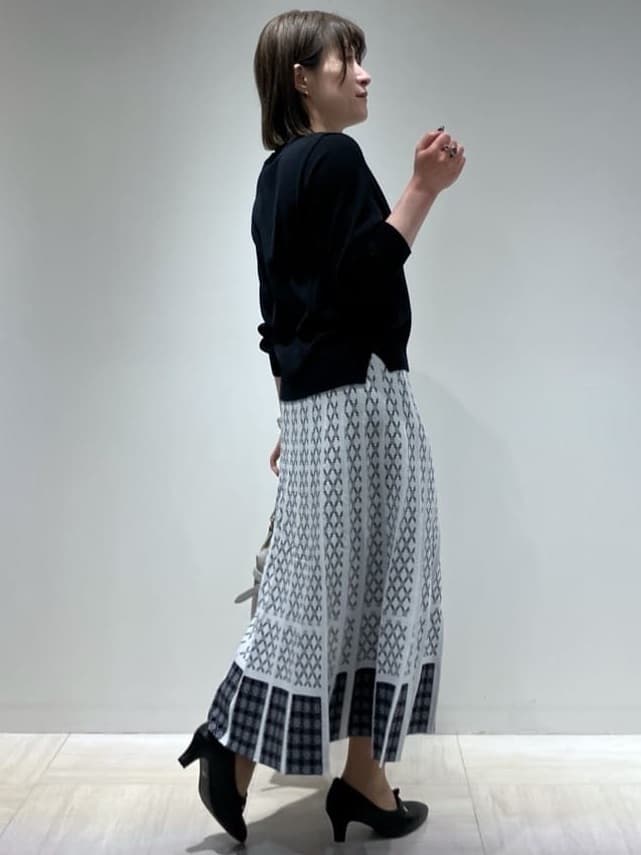 関根さんの「Reflect｜◆【WEB限定カラーあり／ウエスト紐調節／セットアップ可】ジャカードスカート」を使ったコーディネート