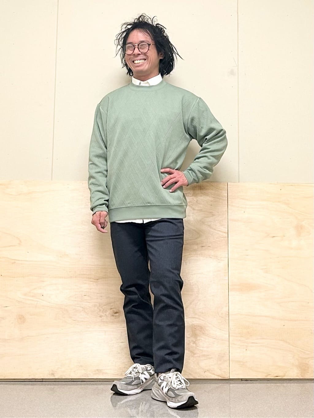 KENJI Iさんの「THE SHOP TK｜【オールシーズン穿ける！】7DAYSストレッチへリンボンパンツ　ON&hArr;OFF兼用」を使ったコーディネート