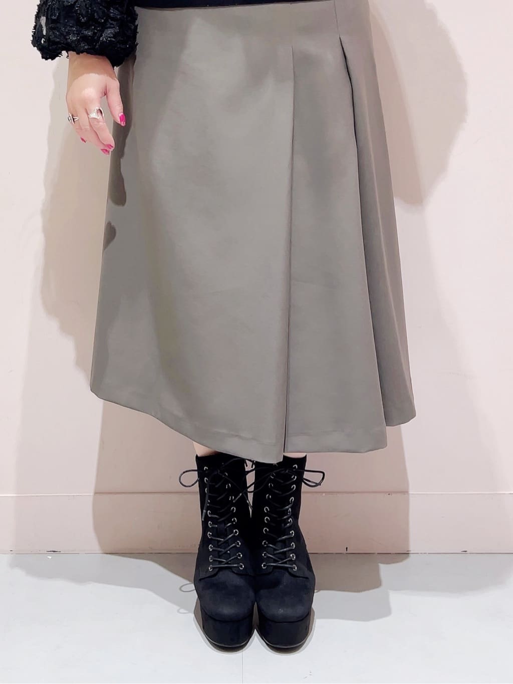 りえさんの「ESPERANZA｜【ラク盛り／ショートブーツ】リピーター続出／脚長美脚　厚底レースアップブーツ」を使ったコーディネート