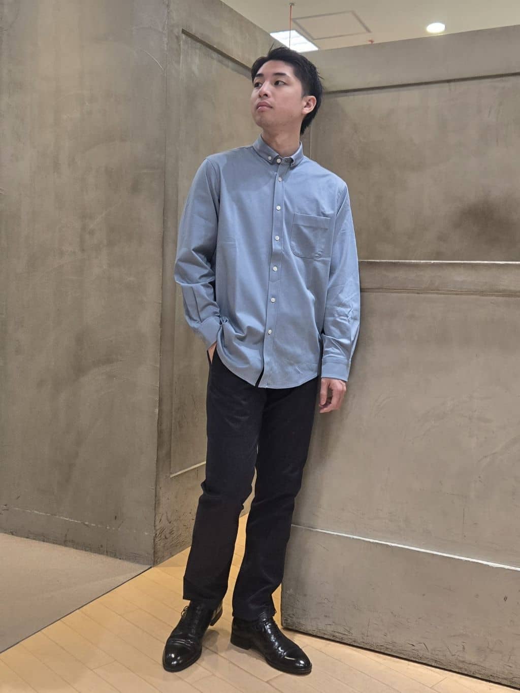 白木駆さんの「TAKEO KIKUCHI｜【全7サイズ&times;8色展開！】トップマルチヘリンボン パンツ」を使ったコーディネート
