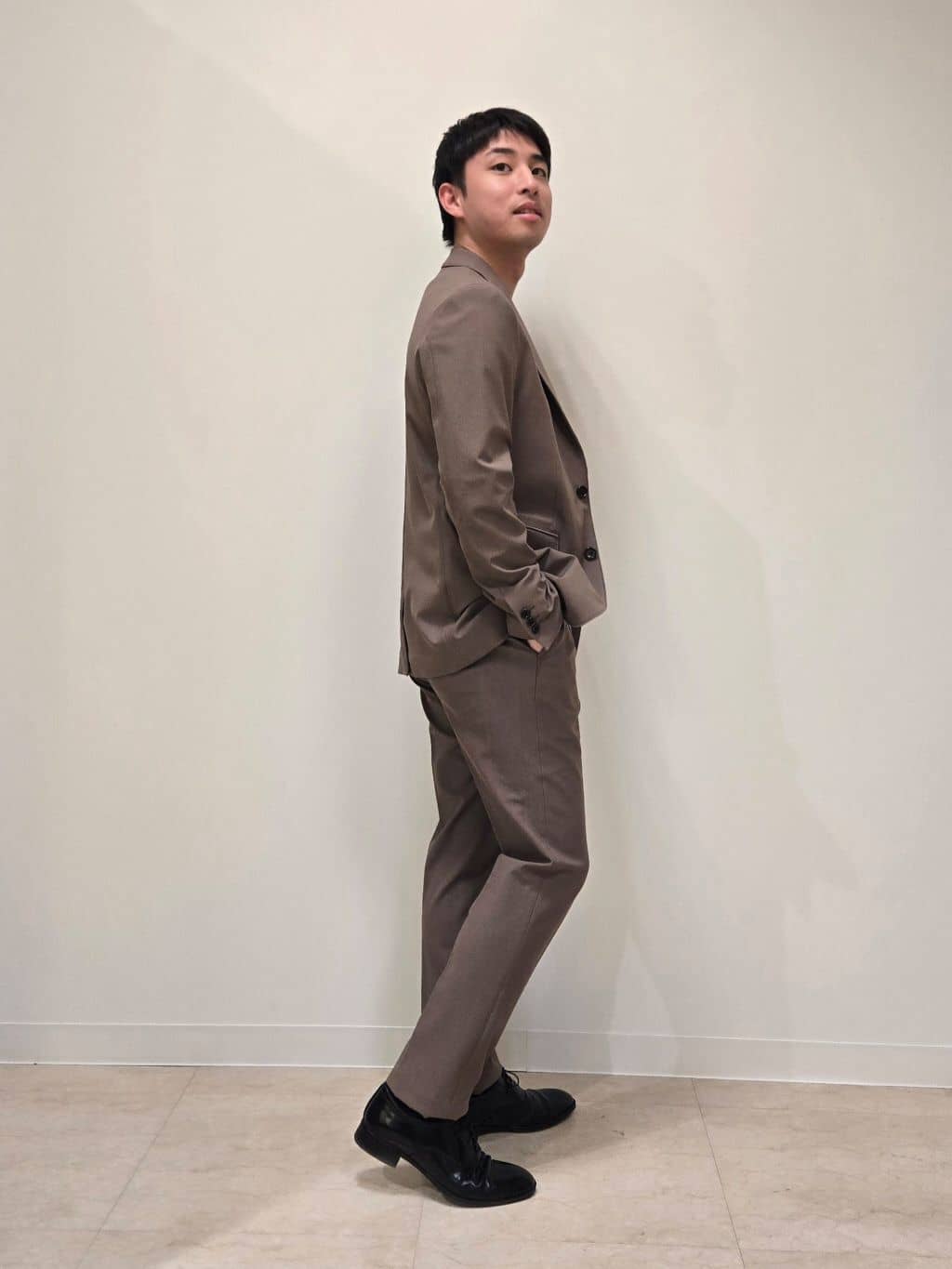 白木駆さんの「TAKEO KIKUCHI｜【360&deg;ストレッチ／セットアップ対応】None Of Stress ジャケット」を使ったコーディネート