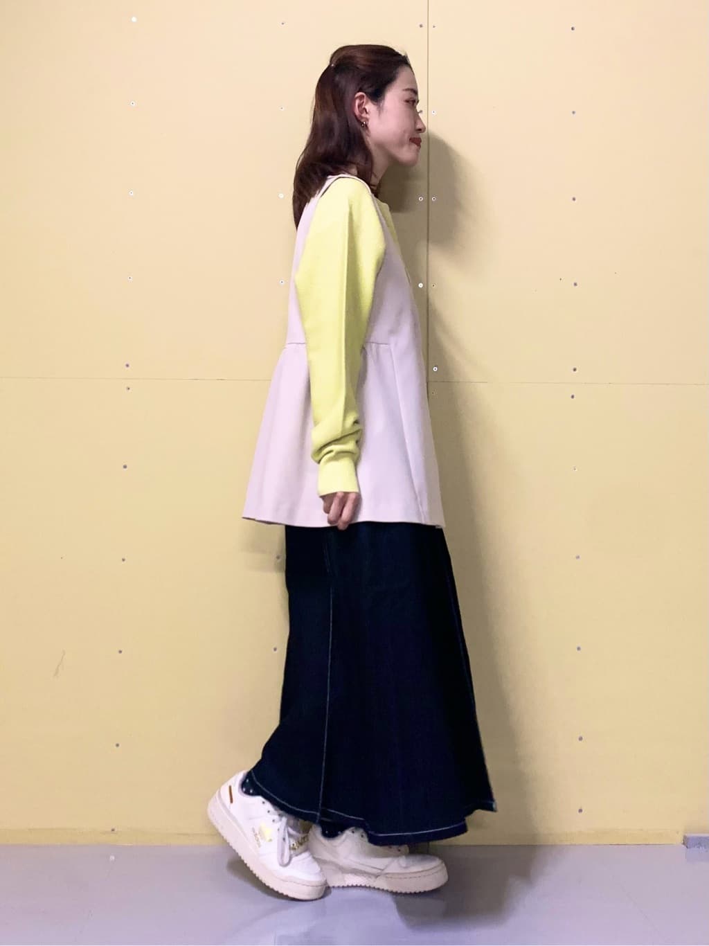 sahoさんの「THE SHOP TK｜シーズンレスで使える デニムタックスカート/洗える」を使ったコーディネート