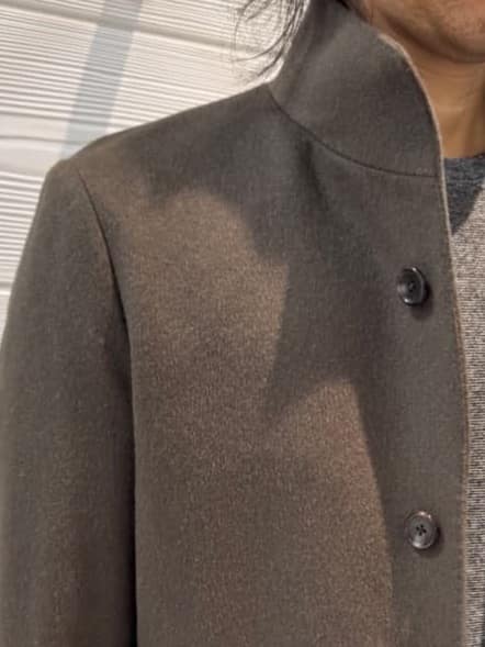 井出恭輔さんの「TAKEO KIKUCHI｜【ウールカシミヤブレンド】ビーバー調 スタンドカラー コート」を使ったコーディネート