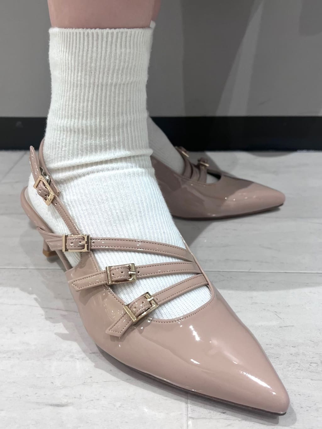 RISAさんの「ESPERANZA｜バックストラップミドルヒールパンプス」を使ったコーディネート
