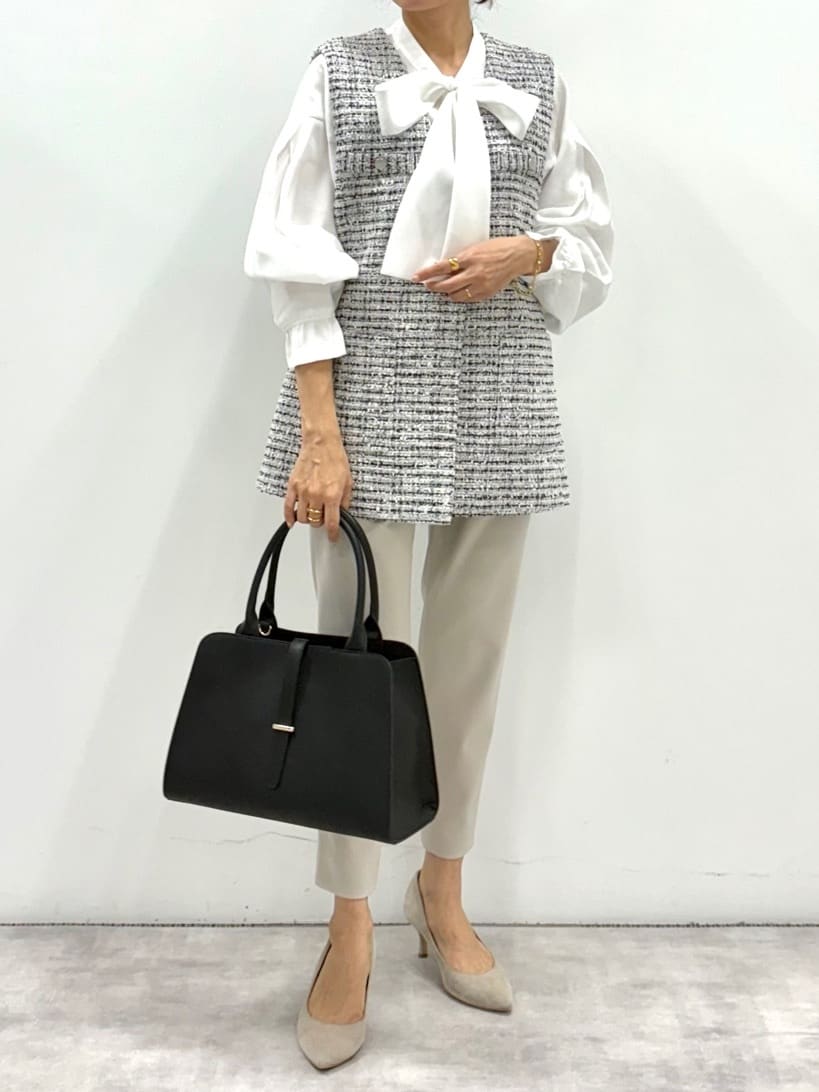 YUさんの「INDIVI｜◆【2点セット／UVケア】ツイードジレ＆ボウタイブラウス カセット服」を使ったコーディネート