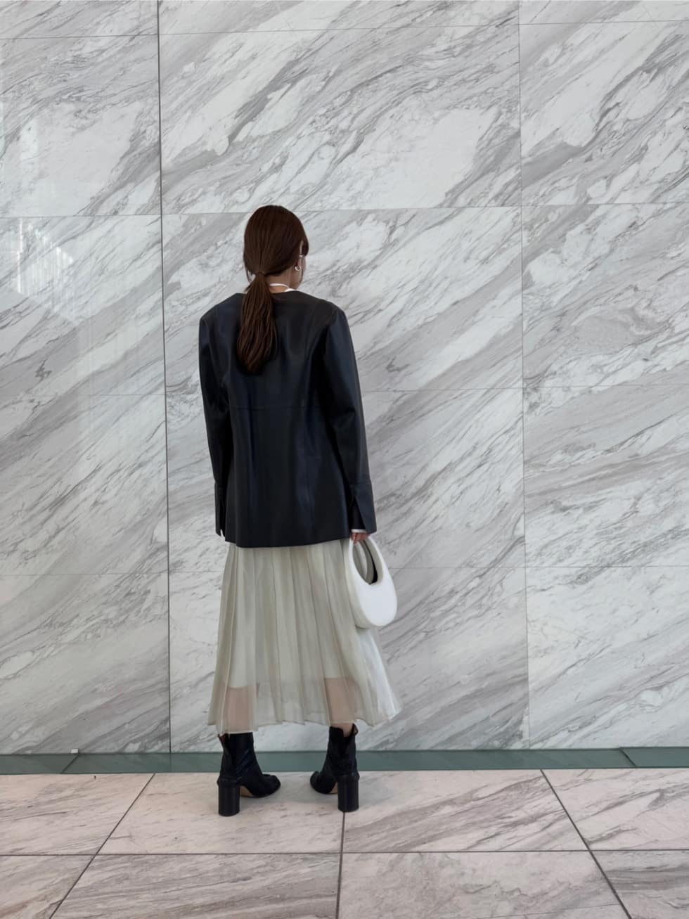 designer yukaさんの「CODE A｜shiny sheer pleated skirt」を使ったコーディネート