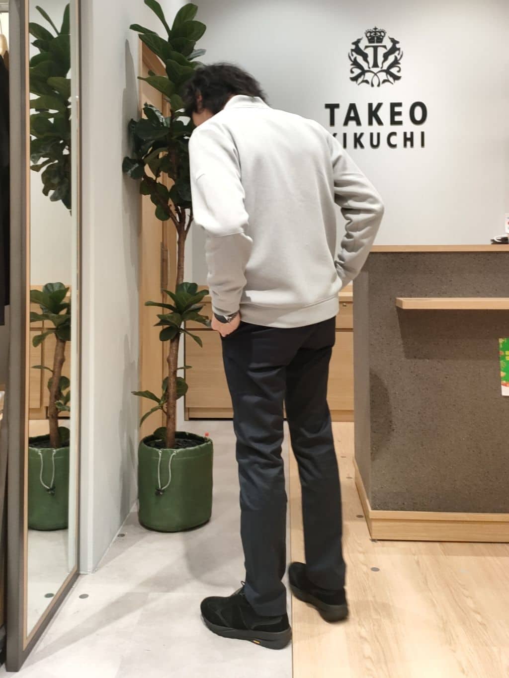 nobuさんの「TAKEO KIKUCHI｜【全7サイズ&times;8色展開！】トップマルチヘリンボン パンツ」を使ったコーディネート