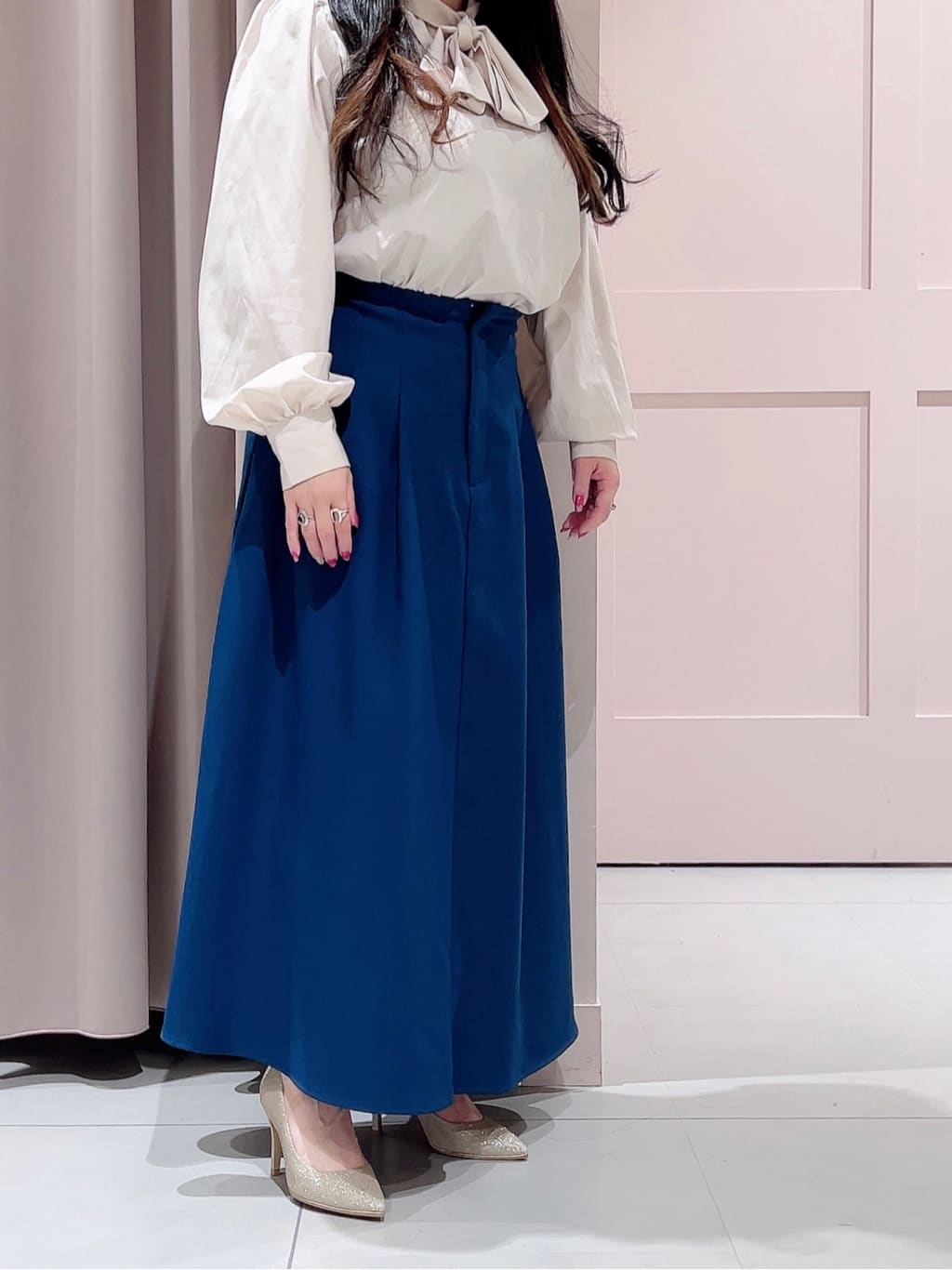 りえさんの「ESPERANZA｜【12時間パンプス】約8.5?／ラメ素材　歩きやすくて疲れにくい」を使ったコーディネート