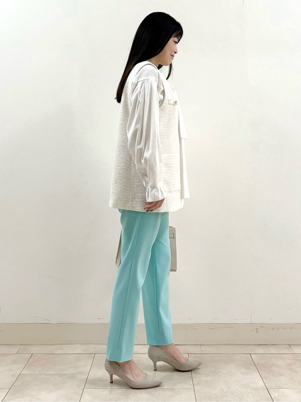 Wakaさんの「INDIVI｜◆【2点セット／UVケア】ツイードジレ＆ボウタイブラウス カセット服」を使ったコーディネート