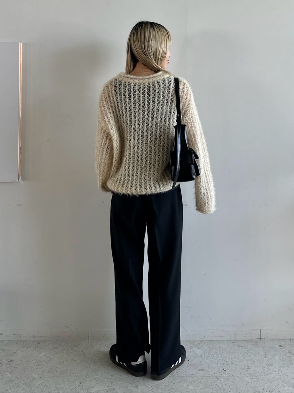 omaさんの「THE SHOP TK｜◆【毛玉になりにくい】ラメメッシュニット/洗える」を使ったコーディネート