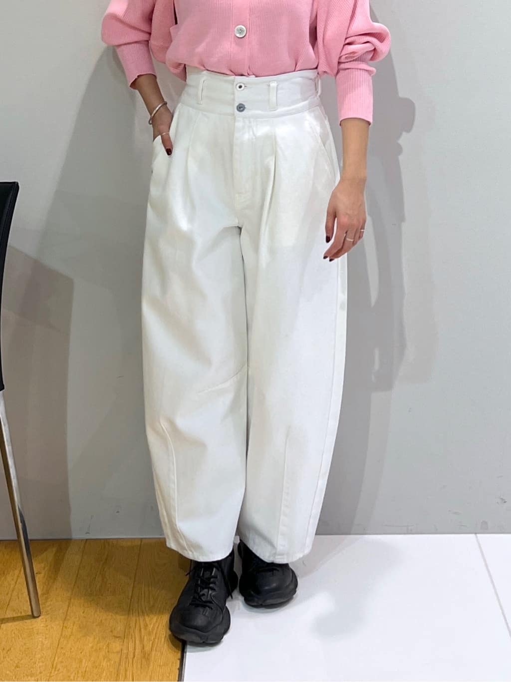 Harukaさんの「INDIVI｜ハイウエストカーブデニム」を使ったコーディネート