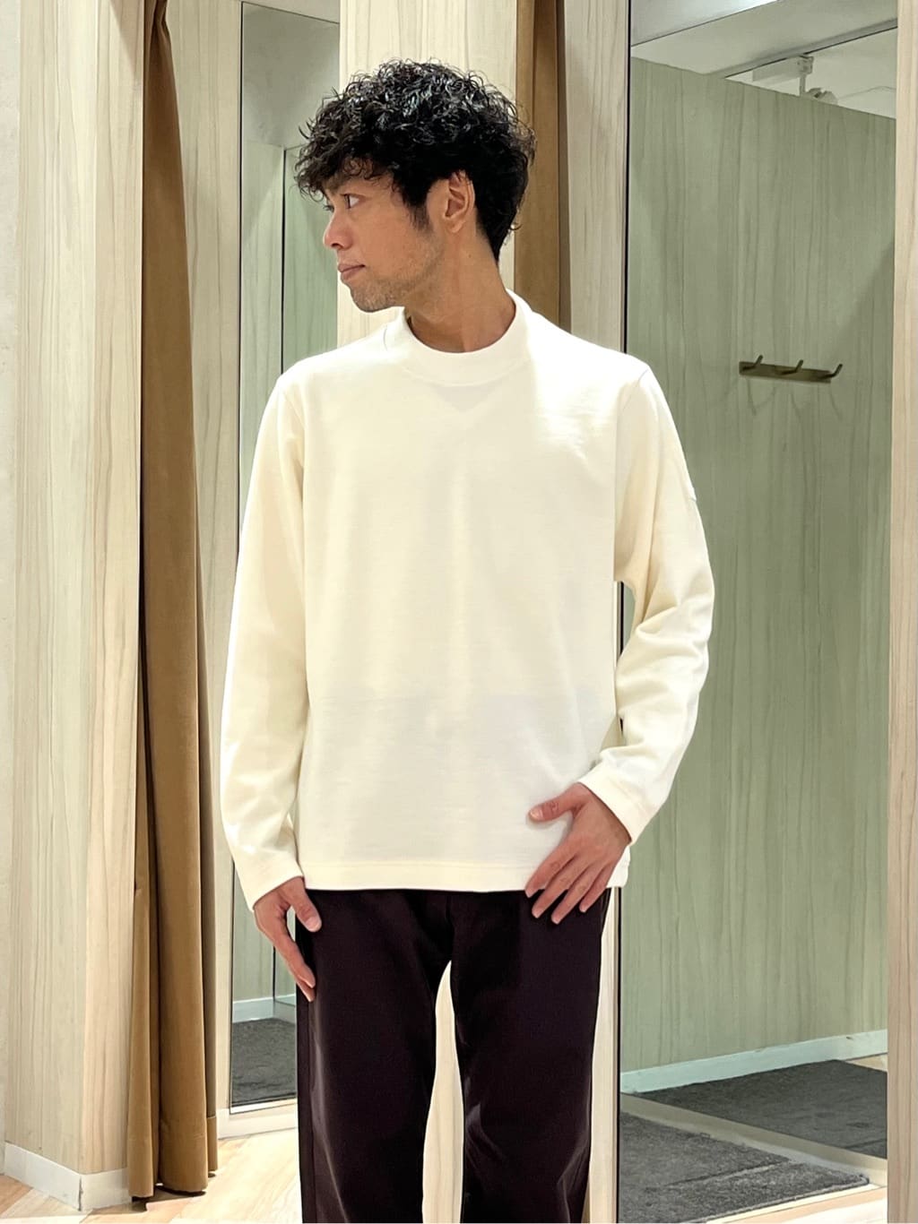 URAさんの「TAKEO KIKUCHI｜【Made in JAPAN】播州織 ストレッチ パンツ」を使ったコーディネート