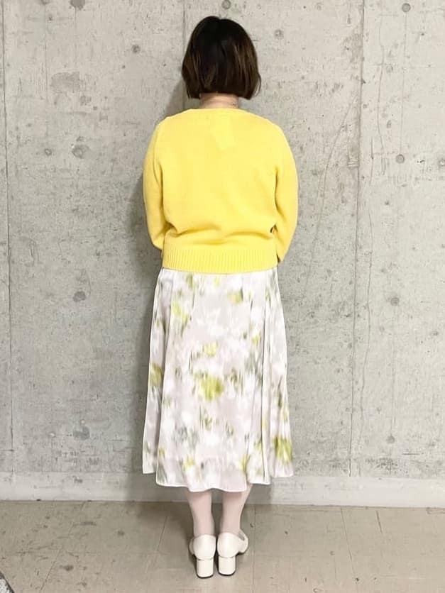 Misatoさんの「UNTITLED｜◆【後ろウエストゴム/花柄】ぼかしフラワー プリントスカート」を使ったコーディネート