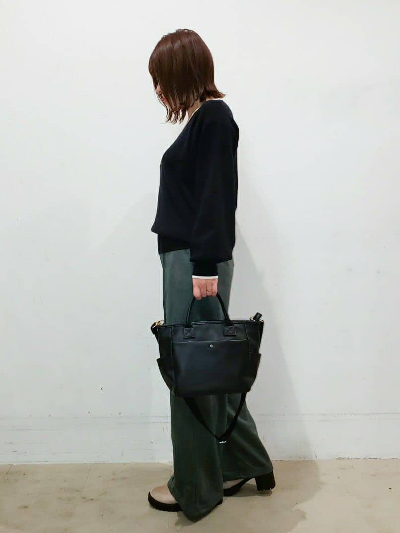 TSUCHIYAさんの「SHOO･LA･RUE｜◆【洗える/高レビュー】きれいめスタイルに 女性らしく好印象 Vネックニット」を使ったコーディネート