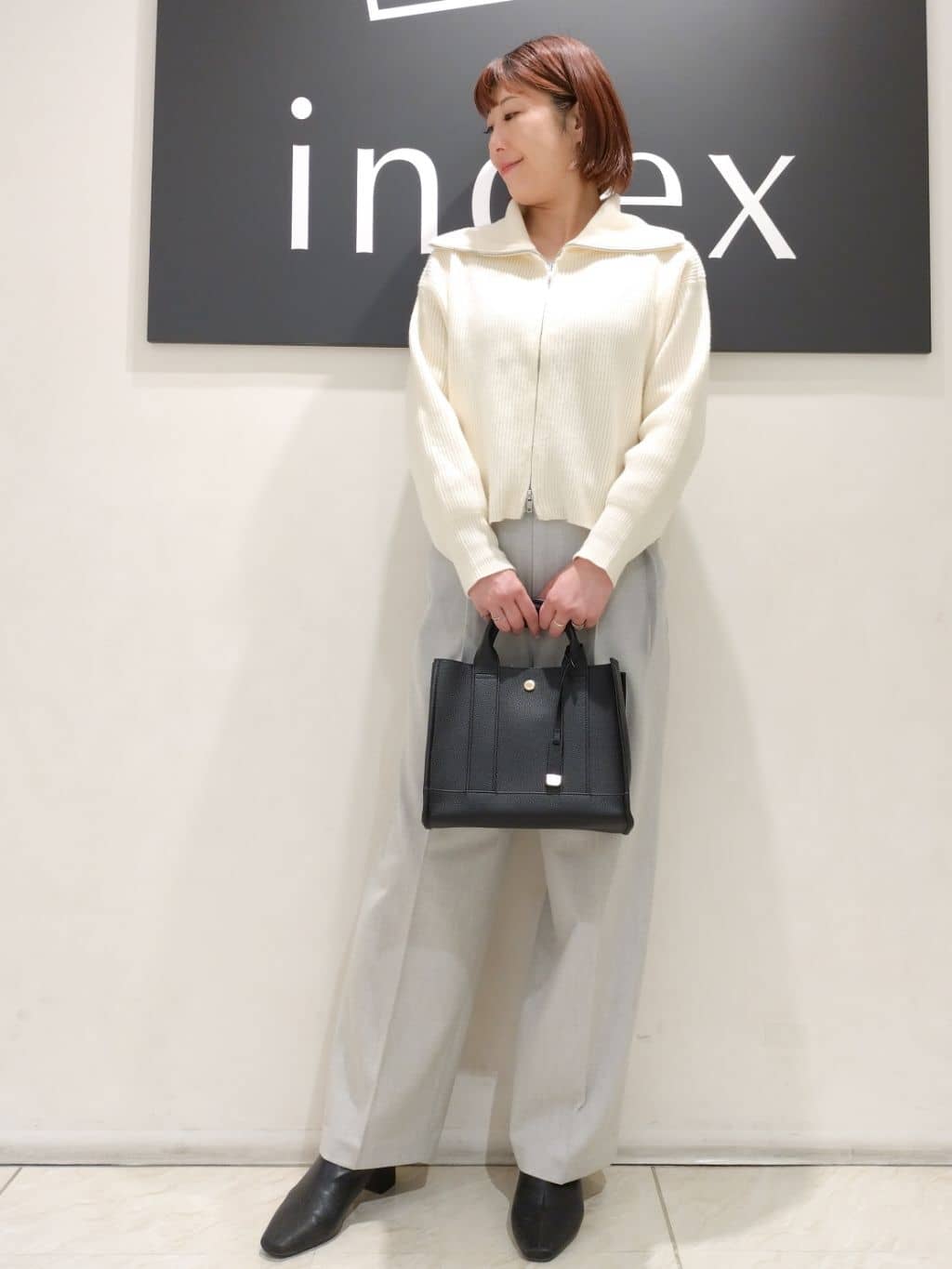 n.さんの「index｜◆【軽量／2WAY】スクエアミドルトートバッグ」を使ったコーディネート