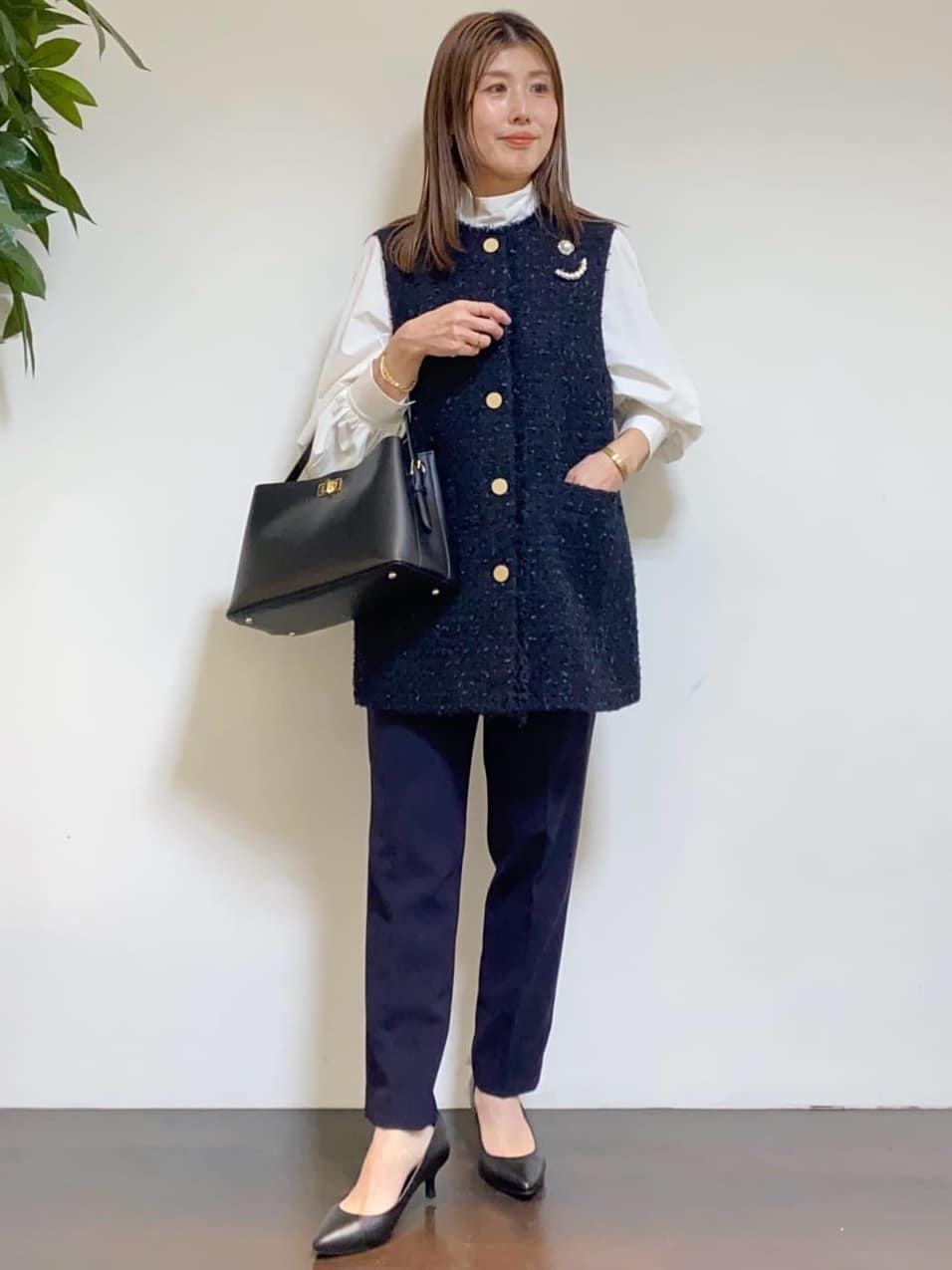 tomoさんの「UNTITLED｜◆【通勤スーツ】タックテーパードパンツ」を使ったコーディネート