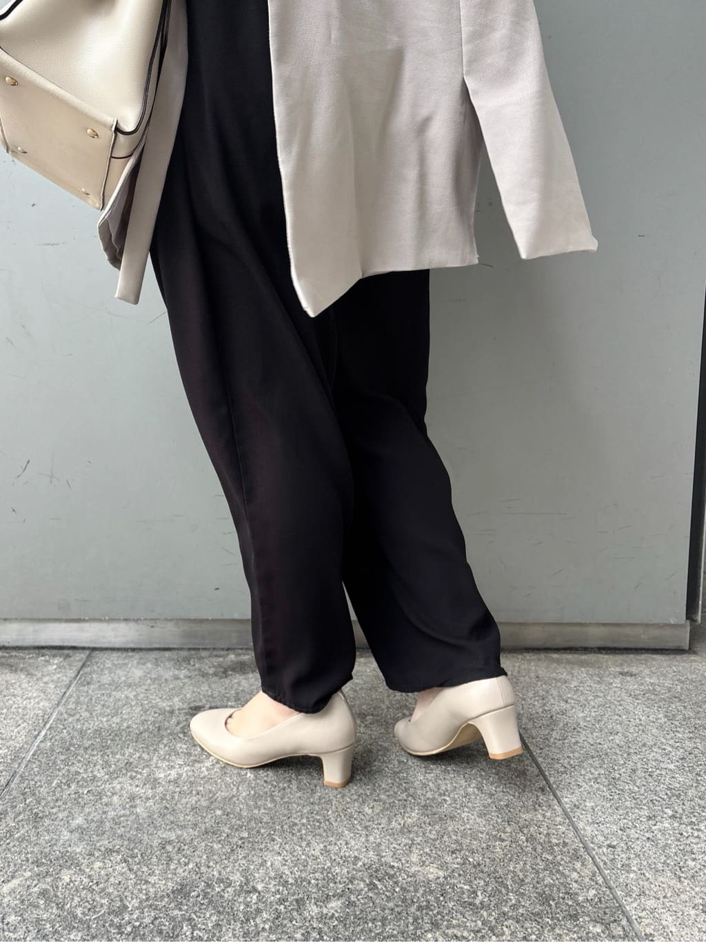 まっきーさんの「ESPERANZA｜【レイン対応/12時間パンプス】約5.0cm　歩きやすくて疲れにくい」を使ったコーディネート