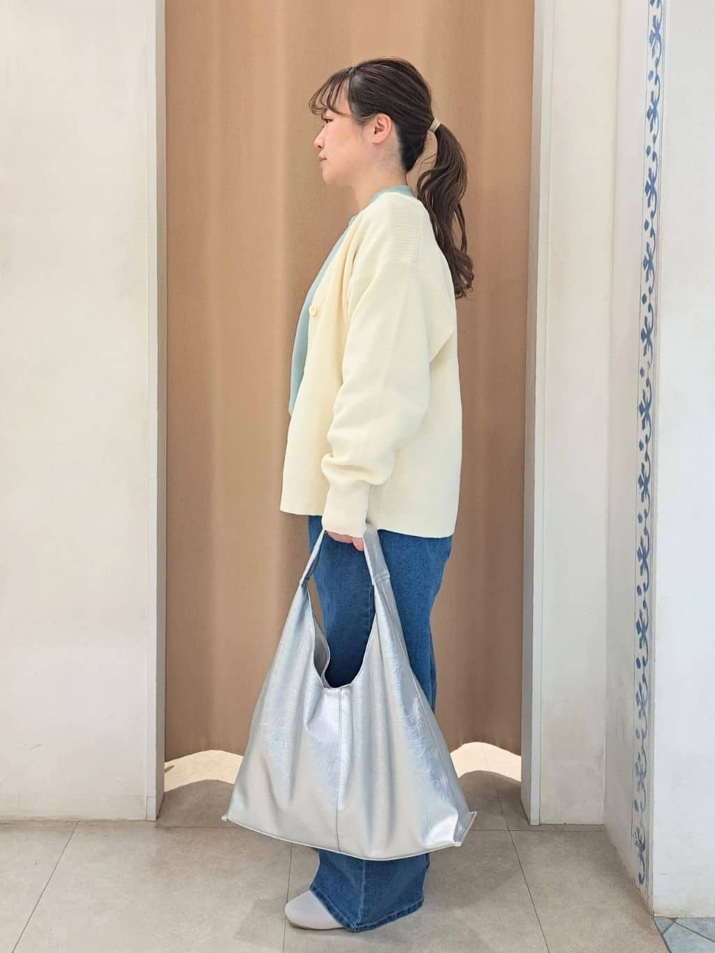 sho*さんの「SHOO･LA･RUE｜◆【洗える/S-LL】ドライタッチが心地よい 畦編みVネックカーディガン」を使ったコーディネート