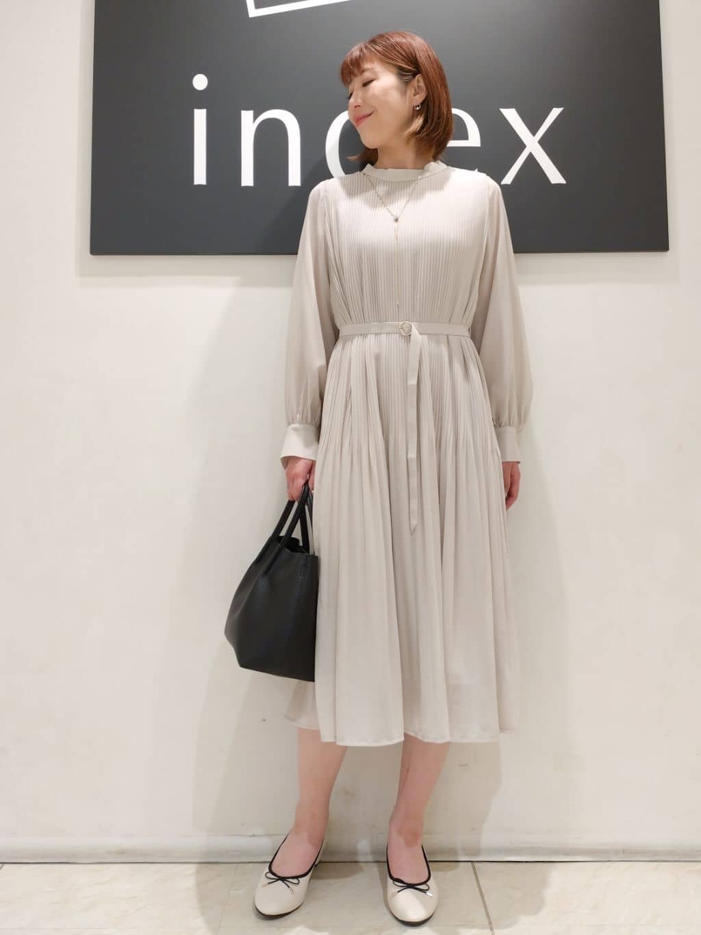n.さんの「index｜◆ベルト付きプリーツフレアワンピース【洗濯機洗い可／防シワ】」を使ったコーディネート