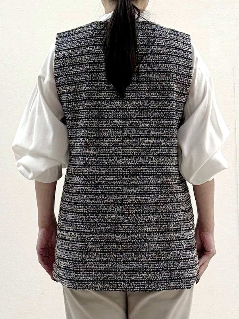 Wakaさんの「INDIVI｜◆【2点セット／UVケア】ツイードジレ＆ボウタイブラウス カセット服」を使ったコーディネート