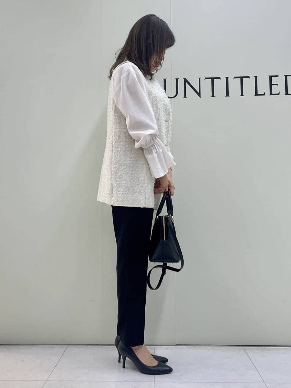 Sakaiさんの「UNTITLED｜◆【光沢感/フリル袖/前開き】バンドカラーギャザーブラウス」を使ったコーディネート