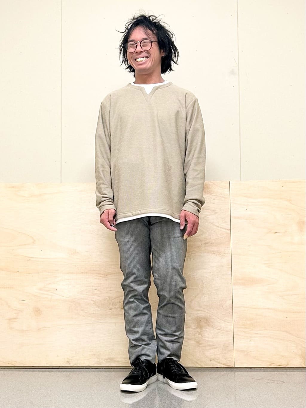 KENJI Iさんの「THE SHOP TK｜【オールシーズン穿ける！】7DAYSストレッチへリンボンパンツ　ON&hArr;OFF兼用」を使ったコーディネート