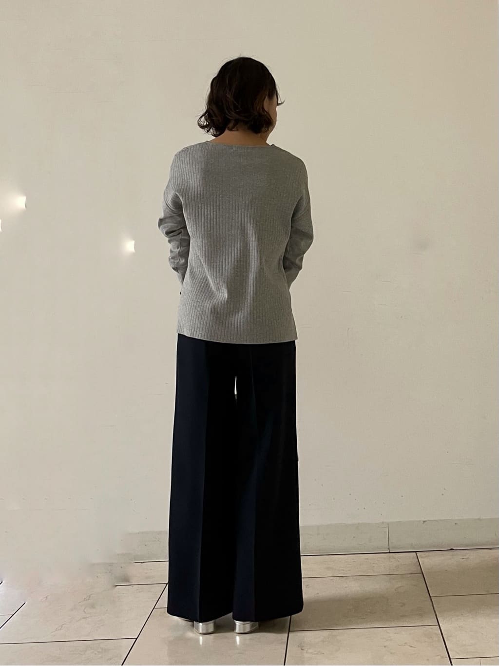mihoさんの「INDIVI｜◆【復活！褒められパンツ】ストレッチ ワイドパンツ」を使ったコーディネート