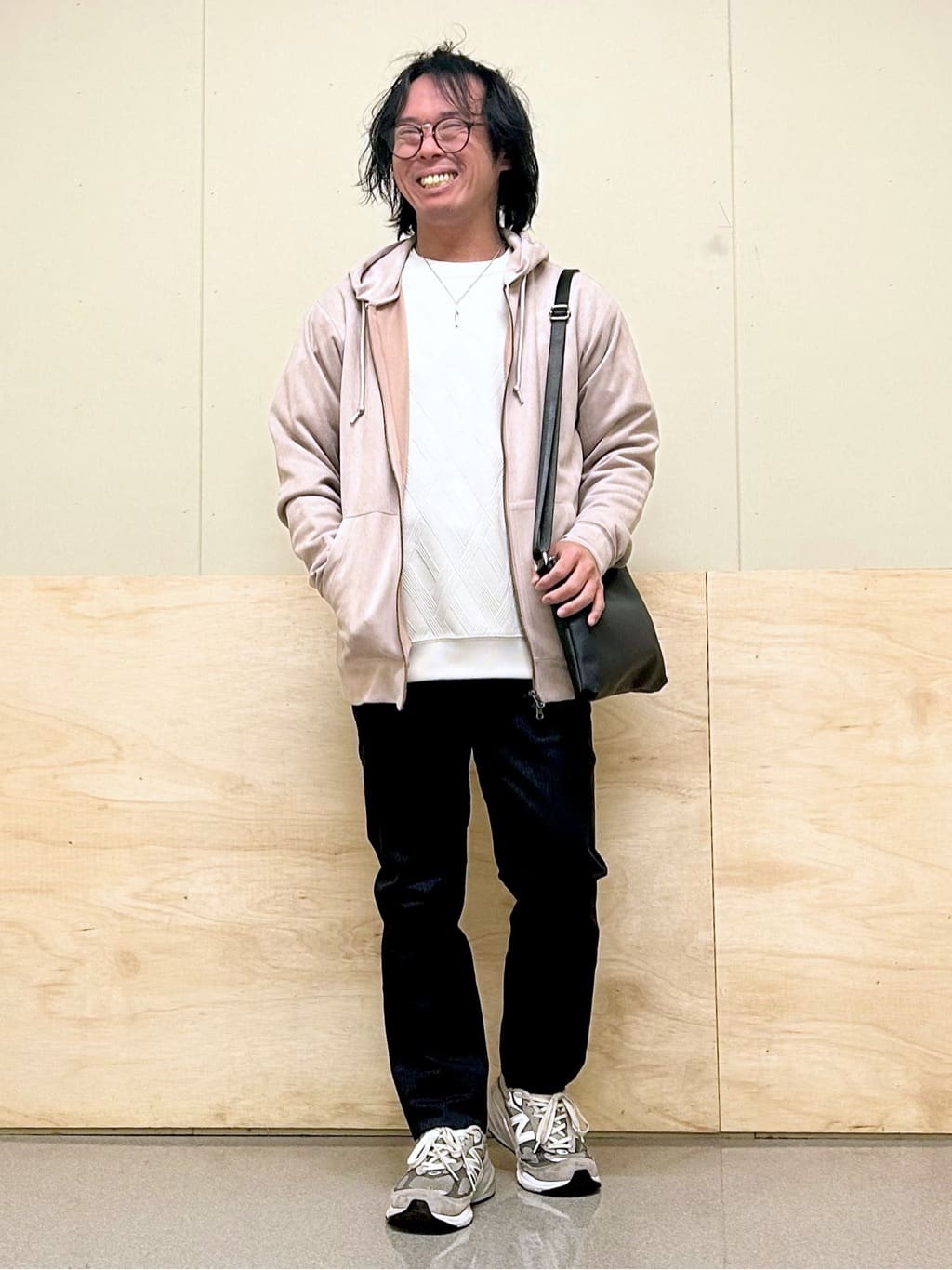 KENJI Iさんの「THE SHOP TK｜【オールシーズン穿ける！】7DAYSストレッチへリンボンパンツ　ON&hArr;OFF兼用」を使ったコーディネート