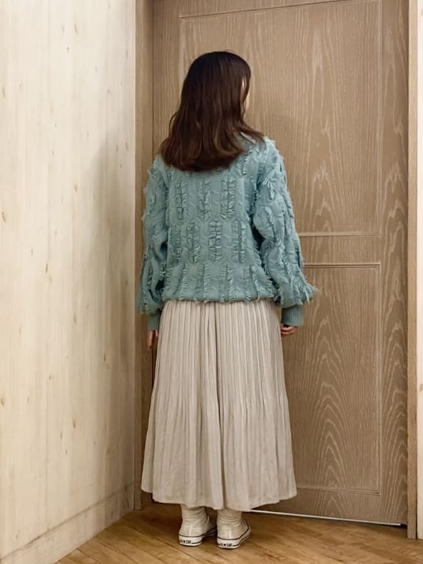 makuchanさんの「SHOO･LA･RUE｜◆【S-LL】一枚で主役級。フリンジが目を惹くゆるニット」を使ったコーディネート