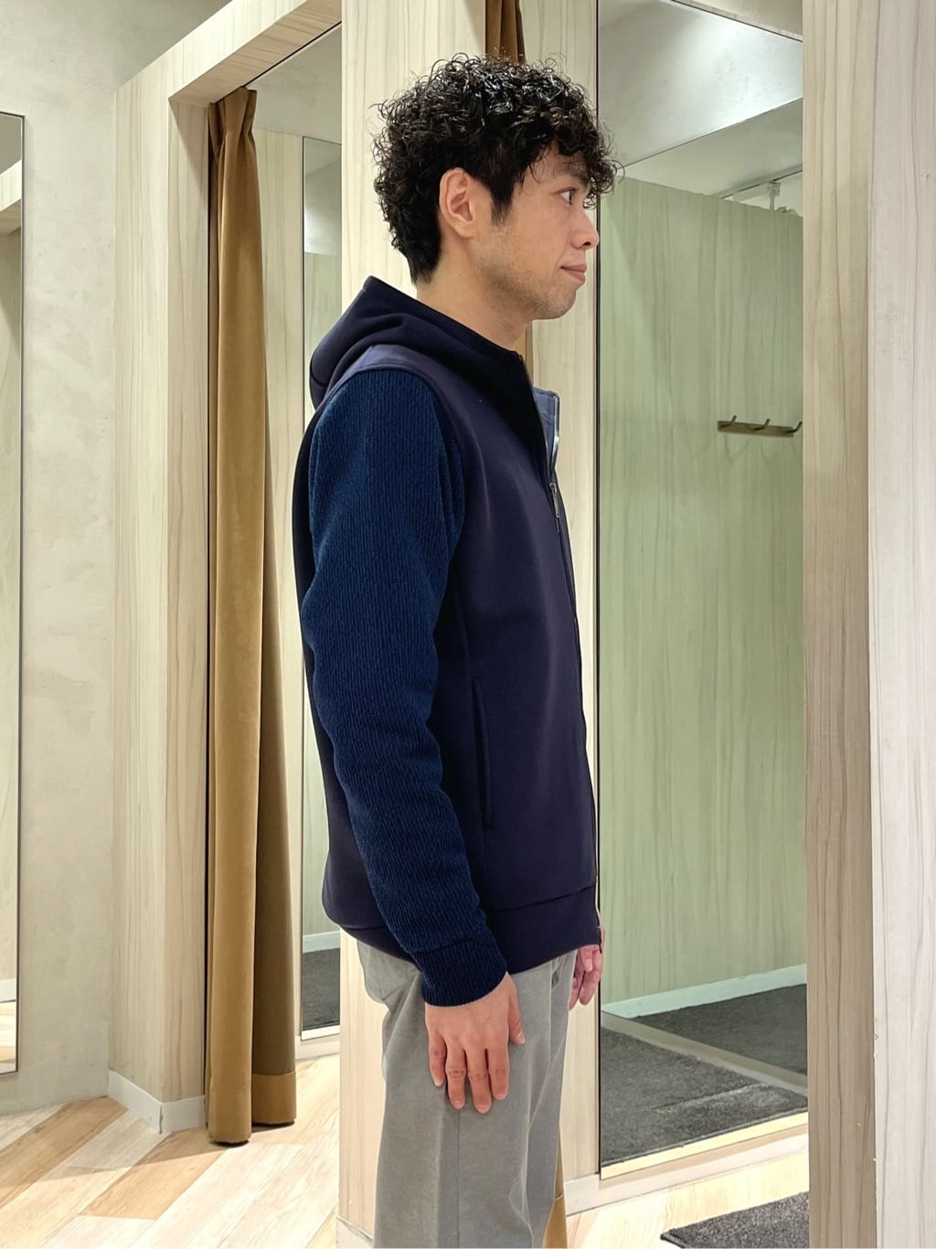 URAさんの「TAKEO KIKUCHI｜【Made in JAPAN】播州織 ストレッチ パンツ」を使ったコーディネート