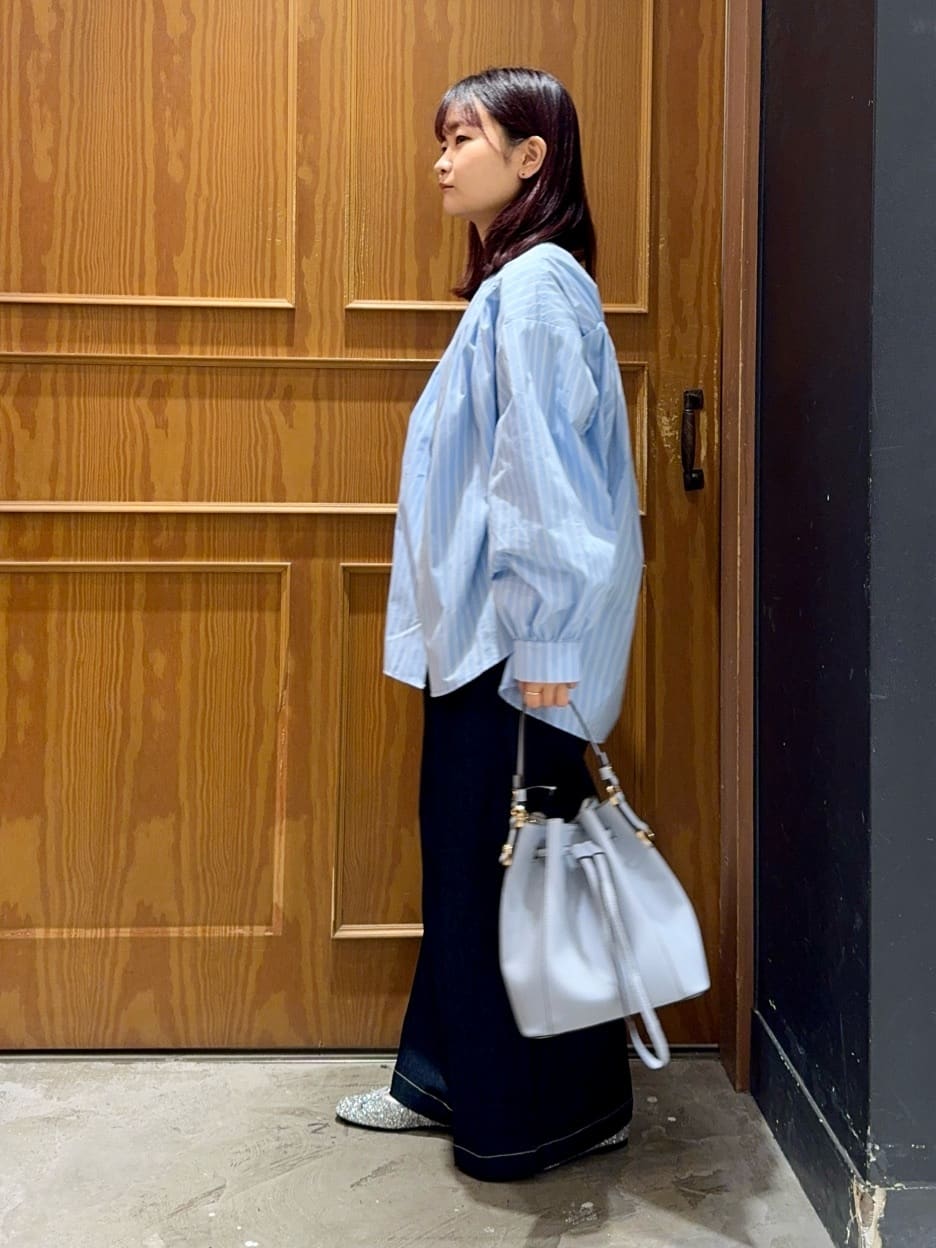cherryさんの「THE SHOP TK｜◆バックシャーリングシャツ【洗える】」を使ったコーディネート