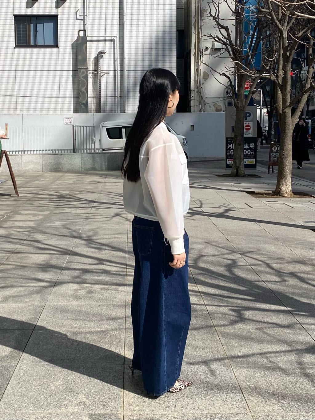 rinaさんの「INDIVI｜ハイウエストカーブデニム」を使ったコーディネート