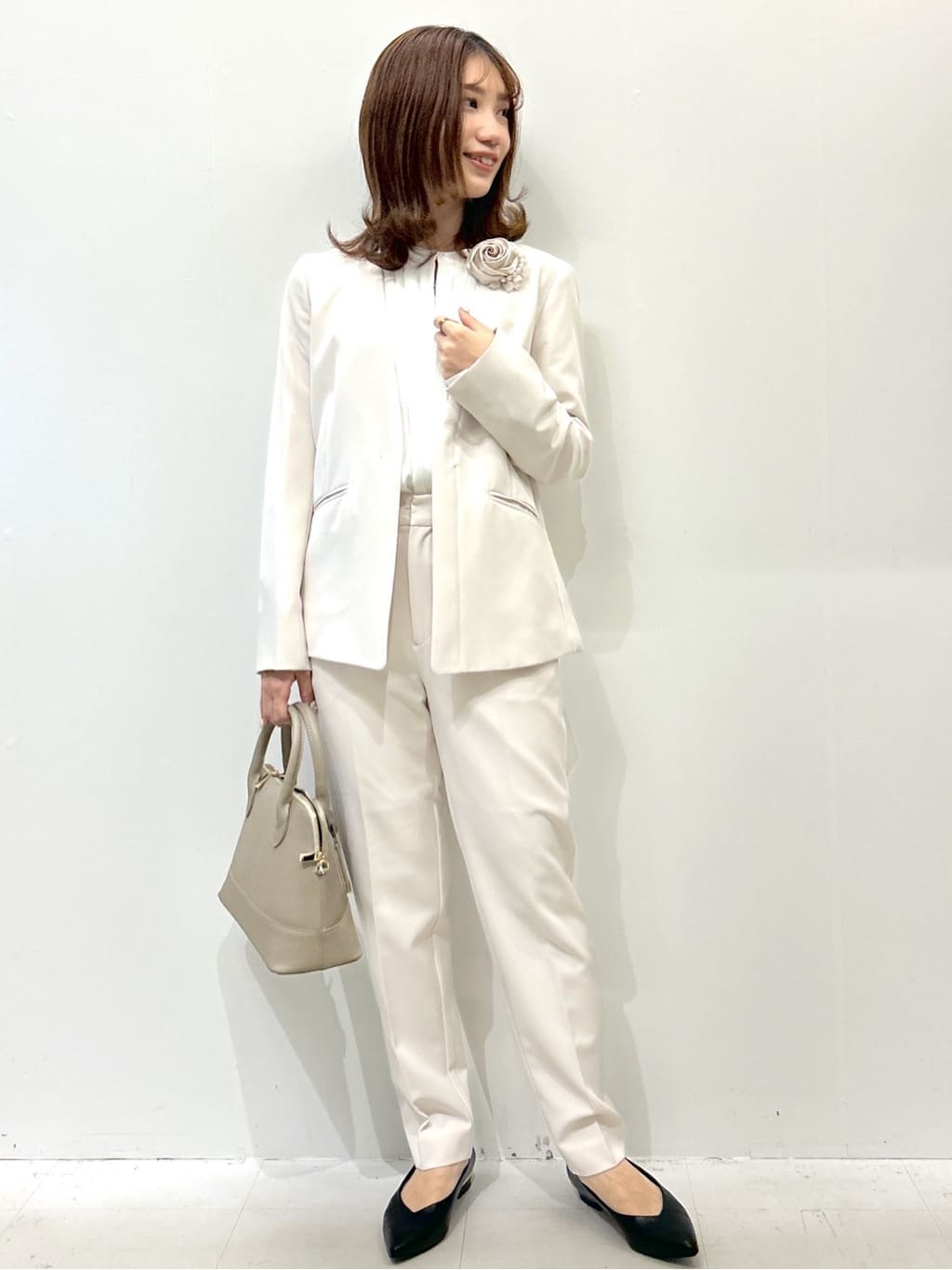 akkyさんの「OPAQUE.CLIP｜《通勤／セットアップ対応》Vネックジャケット／ダブルクロス【洗濯機洗い可】」を使ったコーディネート