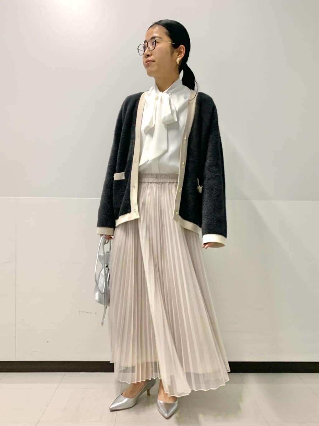 づっきーさんの「OPAQUE.CLIP｜◆《通勤セットアップ対応》キーネックジャケットダブルクロス【洗濯機洗い可】」を使ったコーディネート