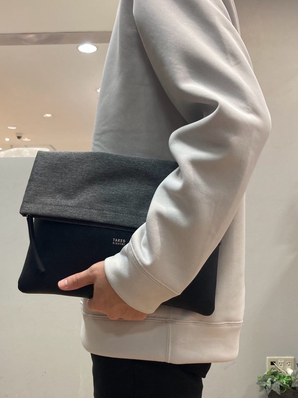 シュンさんの「TAKEO KIKUCHI｜【Made in JAPAN】播州織 ストレッチ パンツ」を使ったコーディネート