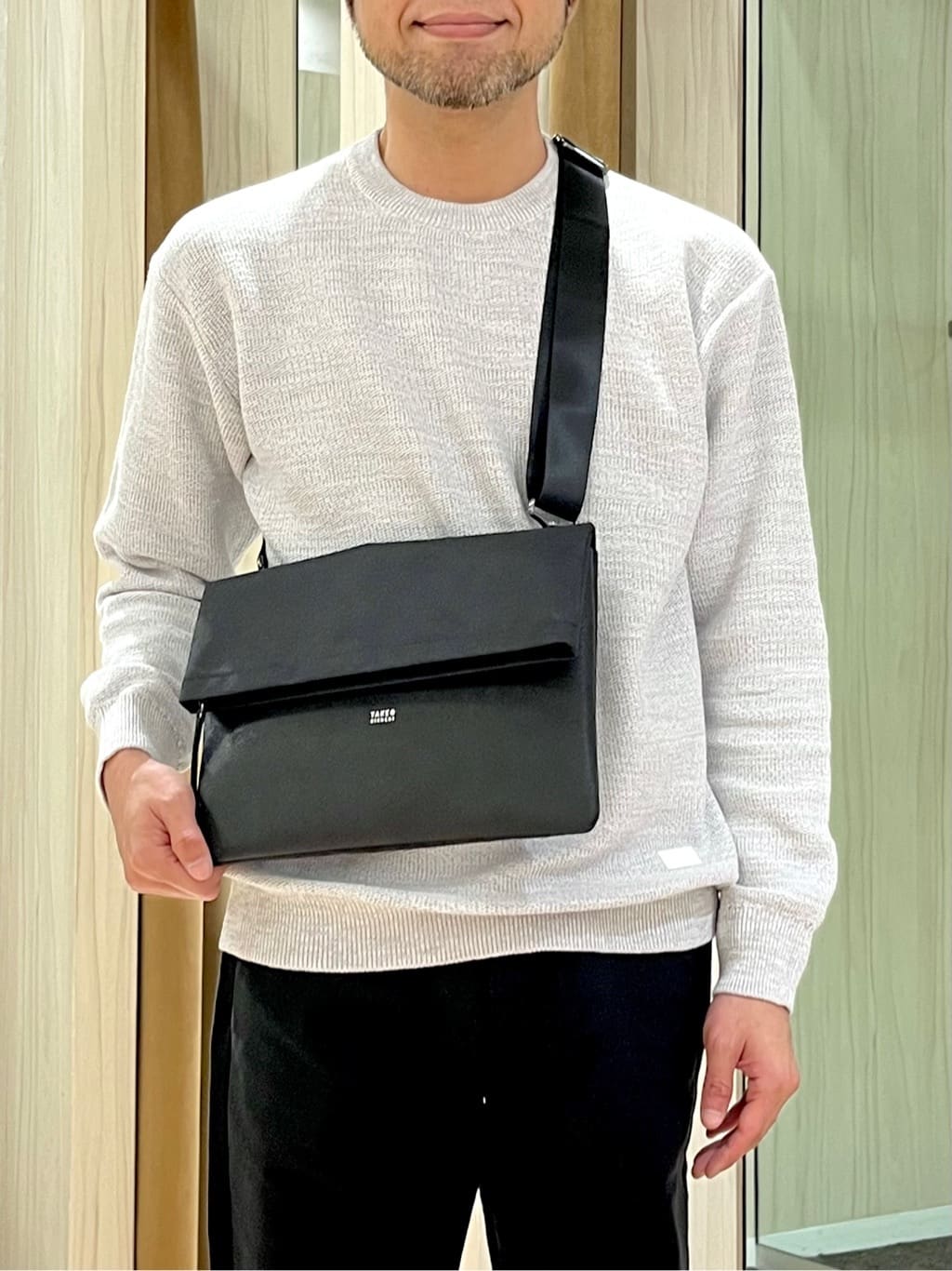 URAさんの「TAKEO KIKUCHI｜【Made in JAPAN】播州織 ストレッチ パンツ」を使ったコーディネート