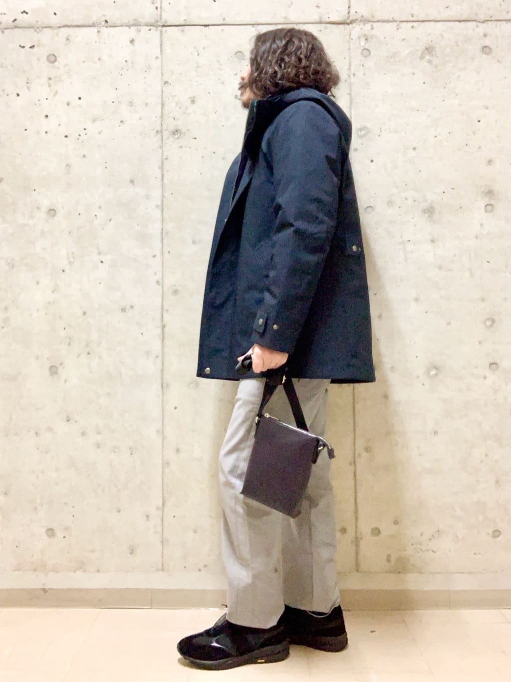 木村剛さんの「TAKEO KIKUCHI｜【Made in JAPAN】播州織 ストレッチ パンツ」を使ったコーディネート