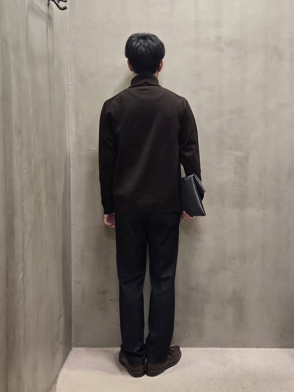 白木駆さんの「TAKEO KIKUCHI｜【ONOFF対応】TRダブルニット ストレッチパンツ」を使ったコーディネート
