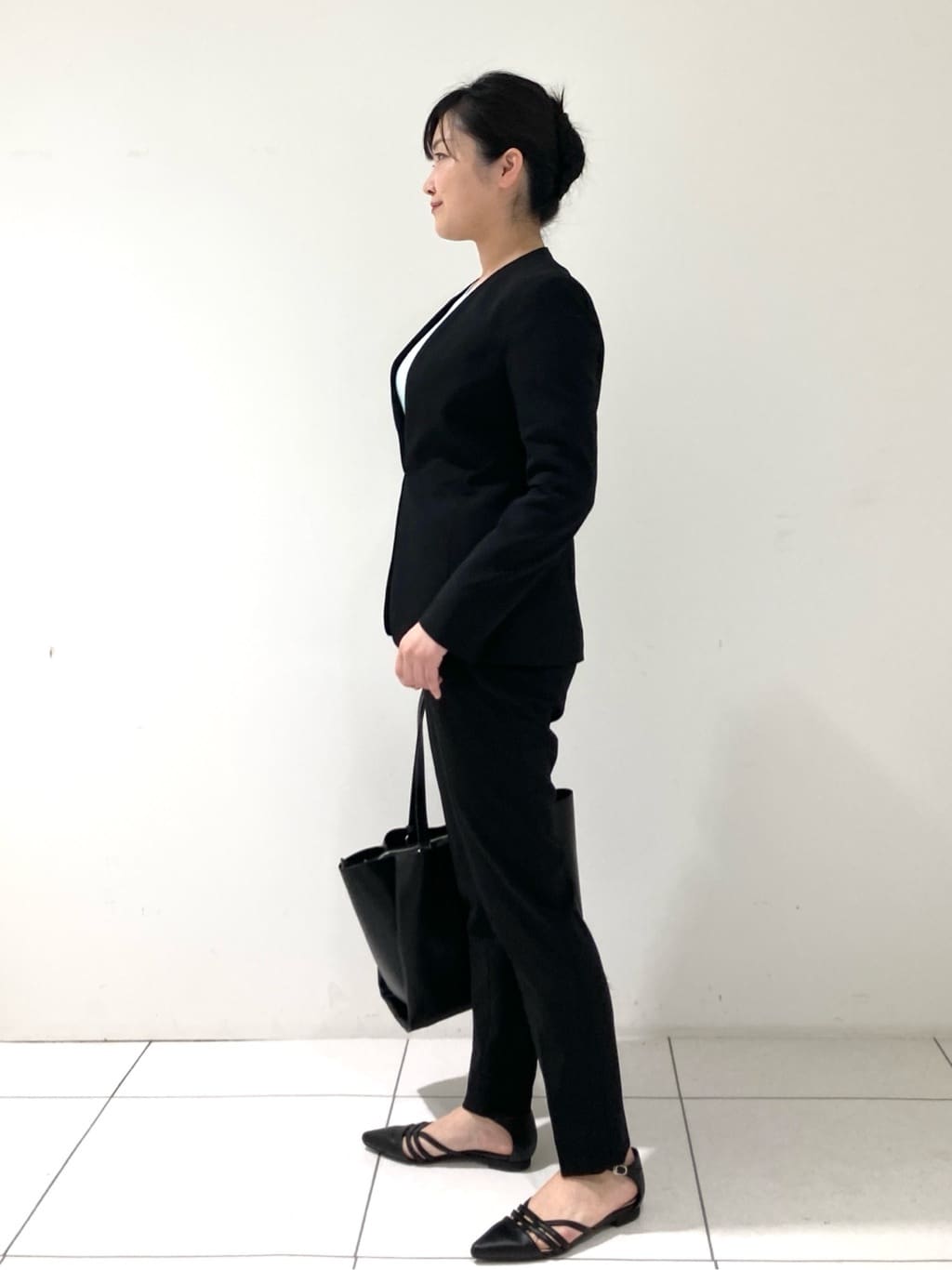 momokoさんの「INDIVI｜【洗える／UVケア／スーツ】ストレッチノーカラージャケット」を使ったコーディネート
