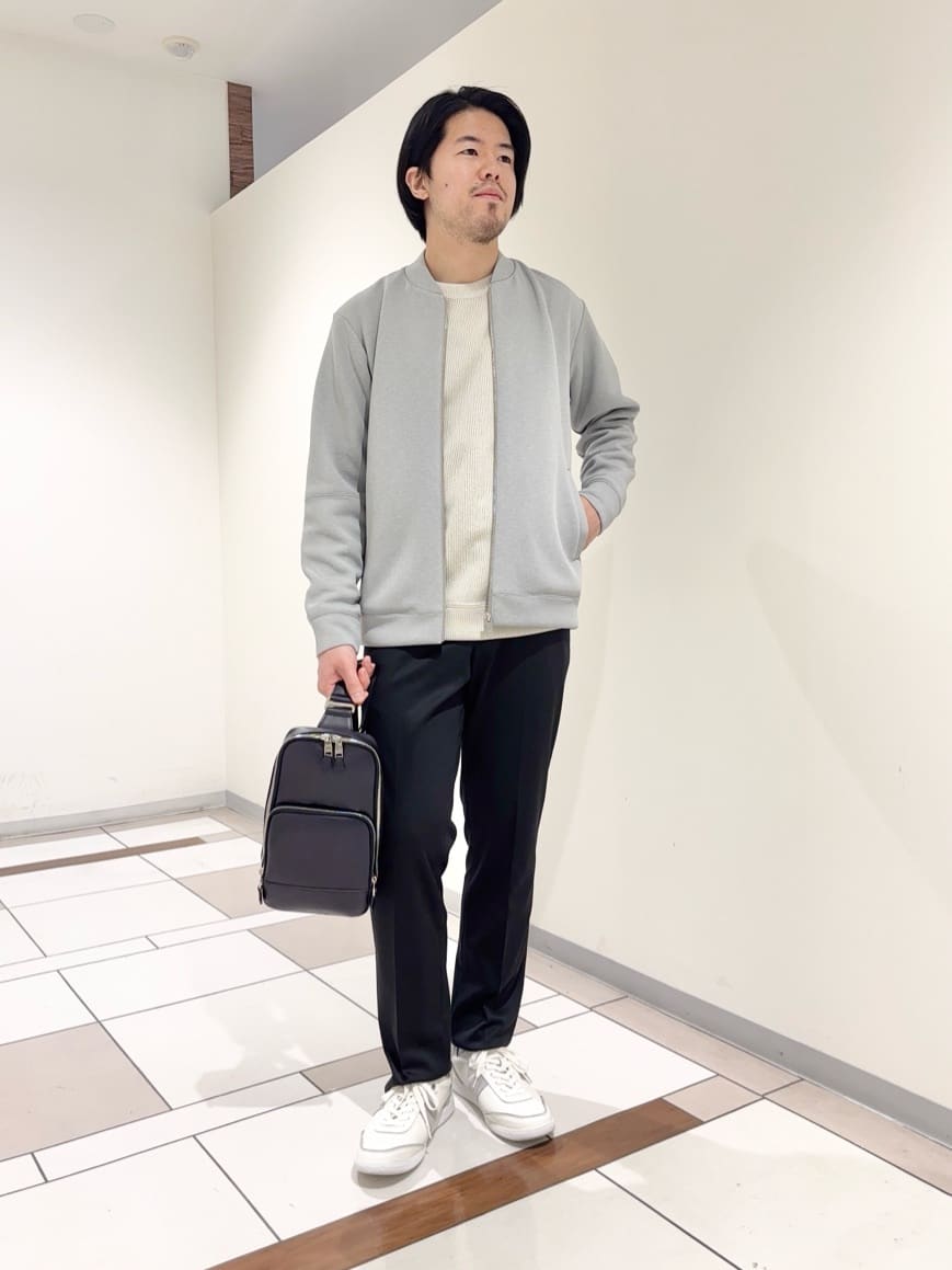 及川さんの「TAKEO KIKUCHI｜【ONOFF対応】TRダブルニット ストレッチパンツ」を使ったコーディネート