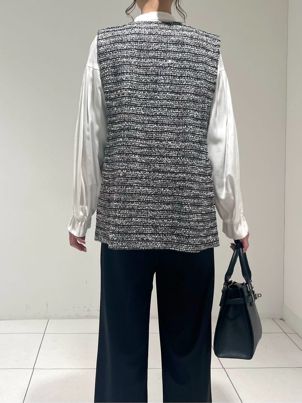 shioriさんの「INDIVI｜【洗える／UVケア／スーツ】ストレッチワイドパンツ」を使ったコーディネート