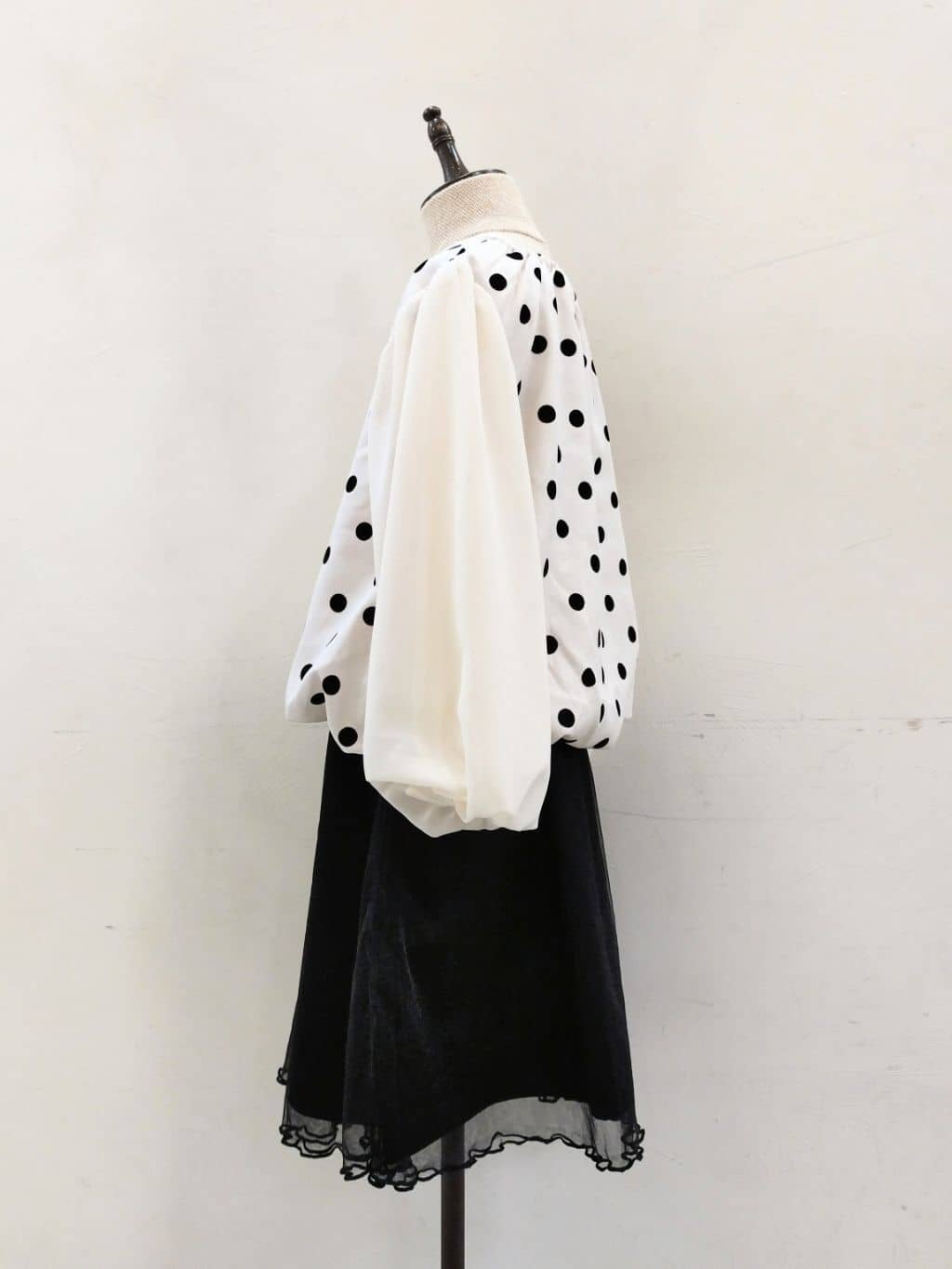 yuzuyamamaさんの「SHOO･LA･RUE｜◆【100-140cm/プチセレ/セットアップ可】フロッキードットブラウス」を使ったコーディネート