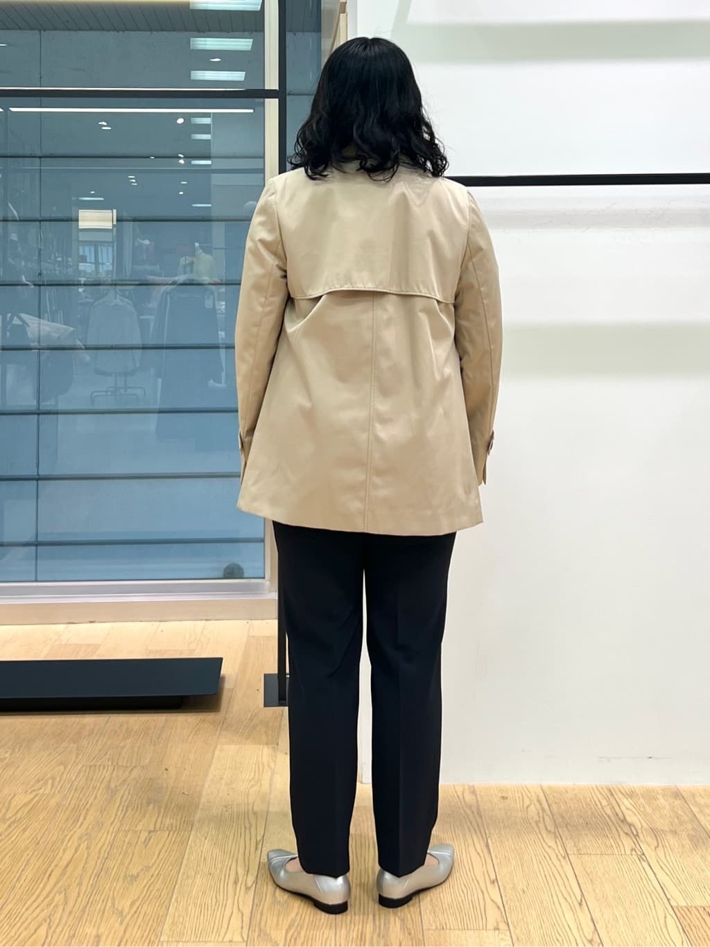 shimaさんの「INDIVI｜【洗える／UVケア／スーツ】ストレッチタックテーパードパンツ」を使ったコーディネート