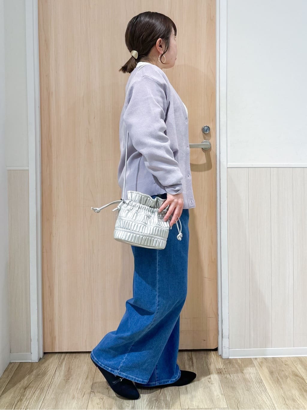 mimoさんの「SHOO･LA･RUE｜◆【洗える/S-LL】ドライタッチが心地よい 畦編みVネックカーディガン」を使ったコーディネート