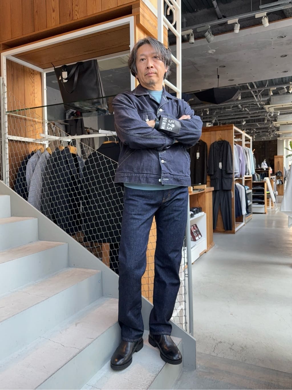 デザイナーTAKEman さんの「TAKEO KIKUCHI｜【モンスターストレッチ】日本製 ワンウォッシュ デニムパンツ」を使ったコーディネート