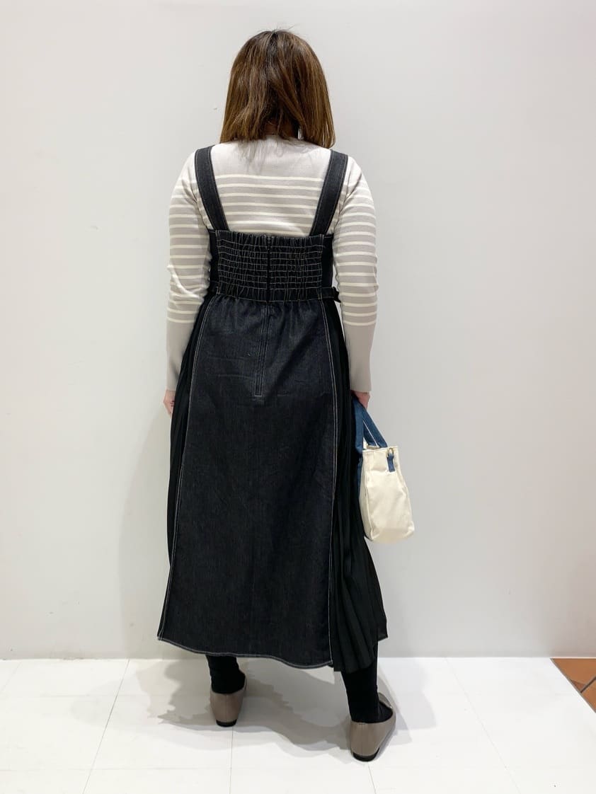みいちゃんさんの「grove｜◆総針袖口金ボタンニットロンT」を使ったコーディネート