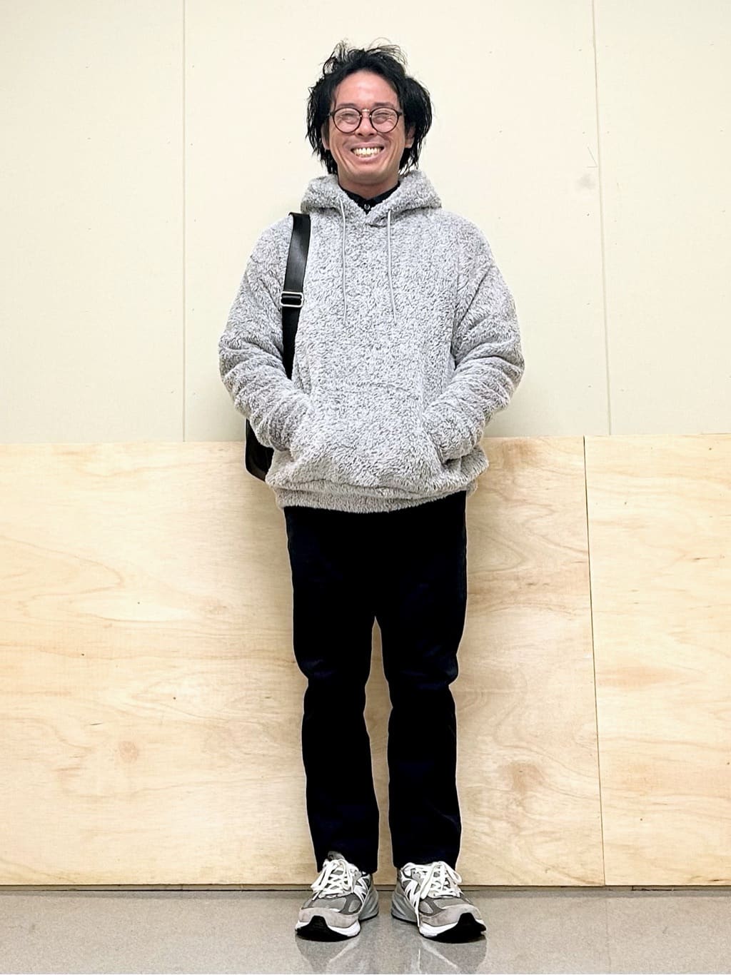 KENJI Iさんの「THE SHOP TK｜サフィアーノ切替えボディバック」を使ったコーディネート