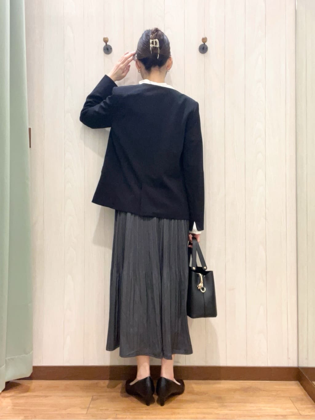カンチャンさんの「SHOO･LA･RUE｜◆【洗える/S-3L/セットアップ可】セレモニーや通勤に カットジョーゼット Vネックジャケット」を使ったコーディネート