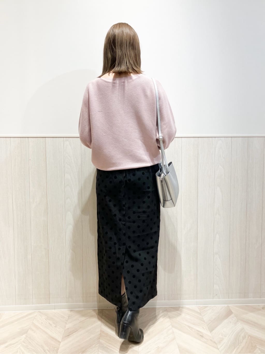 shokoさんの「SHOO･LA･RUE｜◆【洗える】大人の上品コーデに お袖ビジュー釦付きリブドルマンニット」を使ったコーディネート